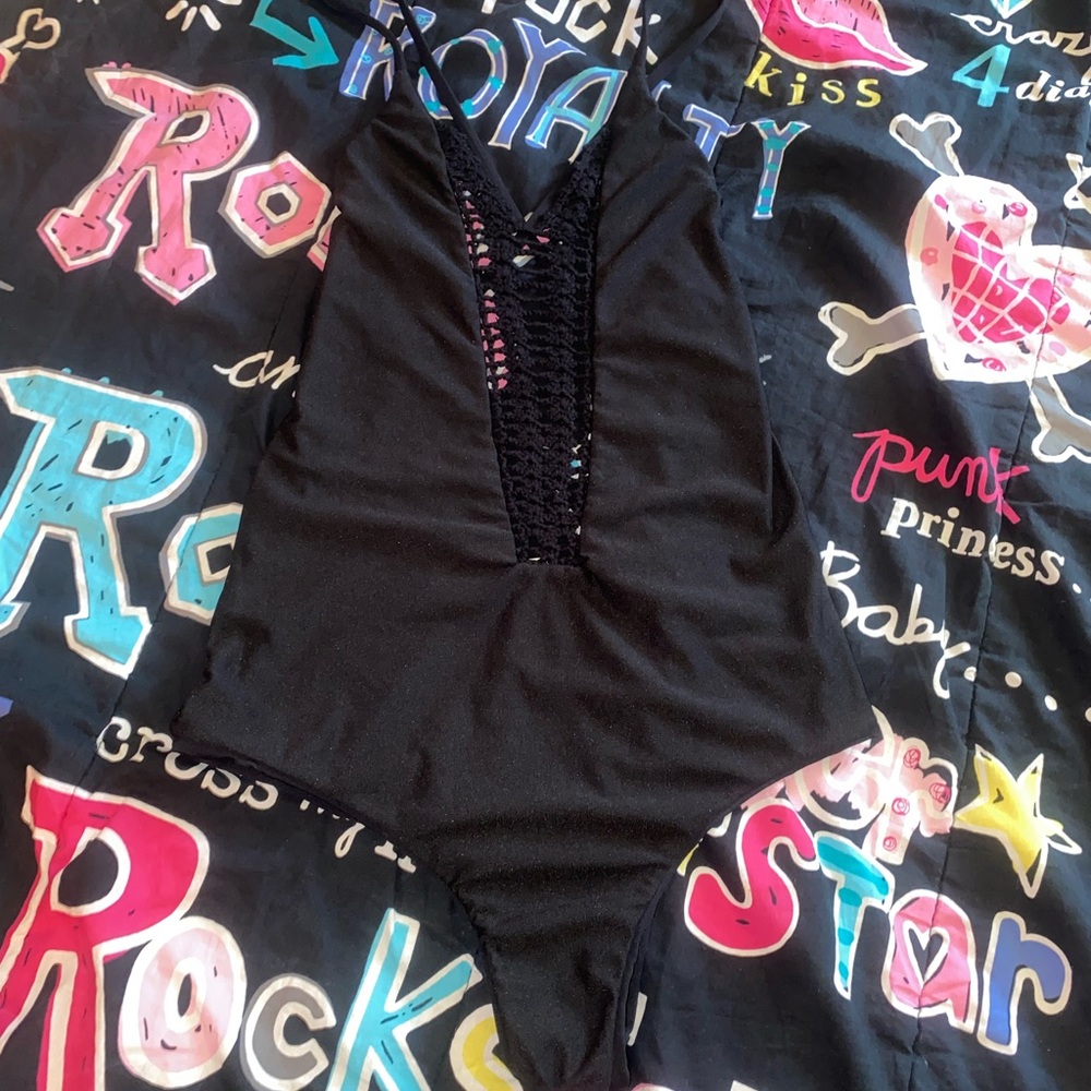 billabong black lace up one piece swim suit super sexyy😏🖤